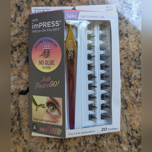 Kiss ImPRESS Falsies Self Adhesive Eyelashes NIB - Picture 3 of 4